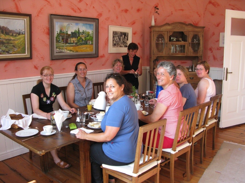 Gasten aan de ontbijttafel, &copy; Andreas Libor