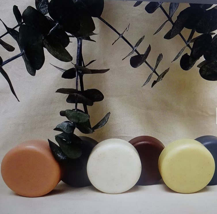 Zelf vaste zeep & vaste shampoo maken // &copy; Duftnoten-Ziolkowski