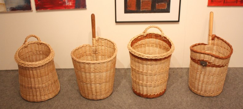 4 baskets with carved handle // © Wolf Schröter 4 baskets with carved handle // © Wolf Schröter