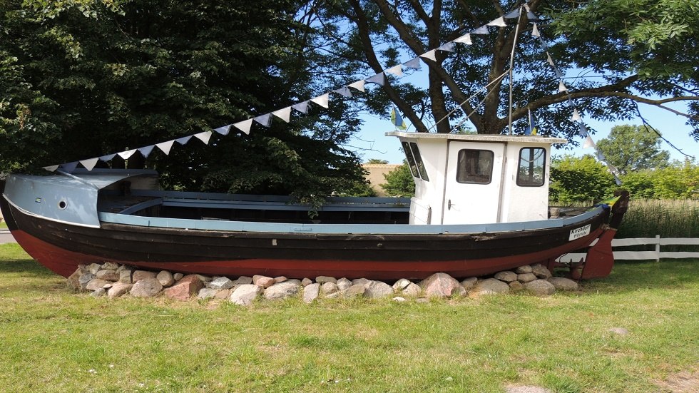 oude vissersboot voor de dorpsvijver, © Kurverwaltung Insel Poel