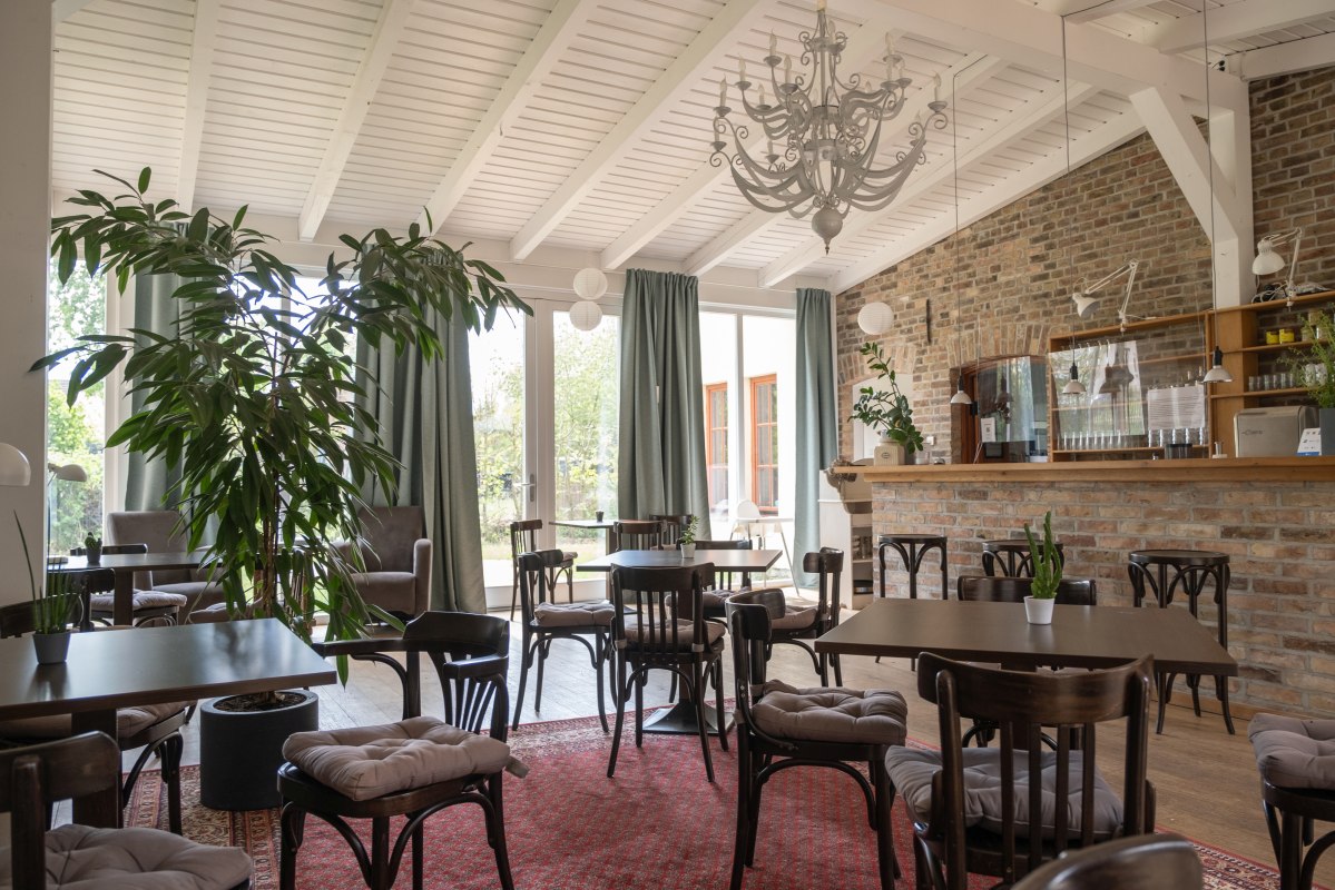 Aangename werksfeer in het Werkcaf&eacute;, &copy; Rittergut Damerow / Lars Sch&ouml;nherr Fotografie