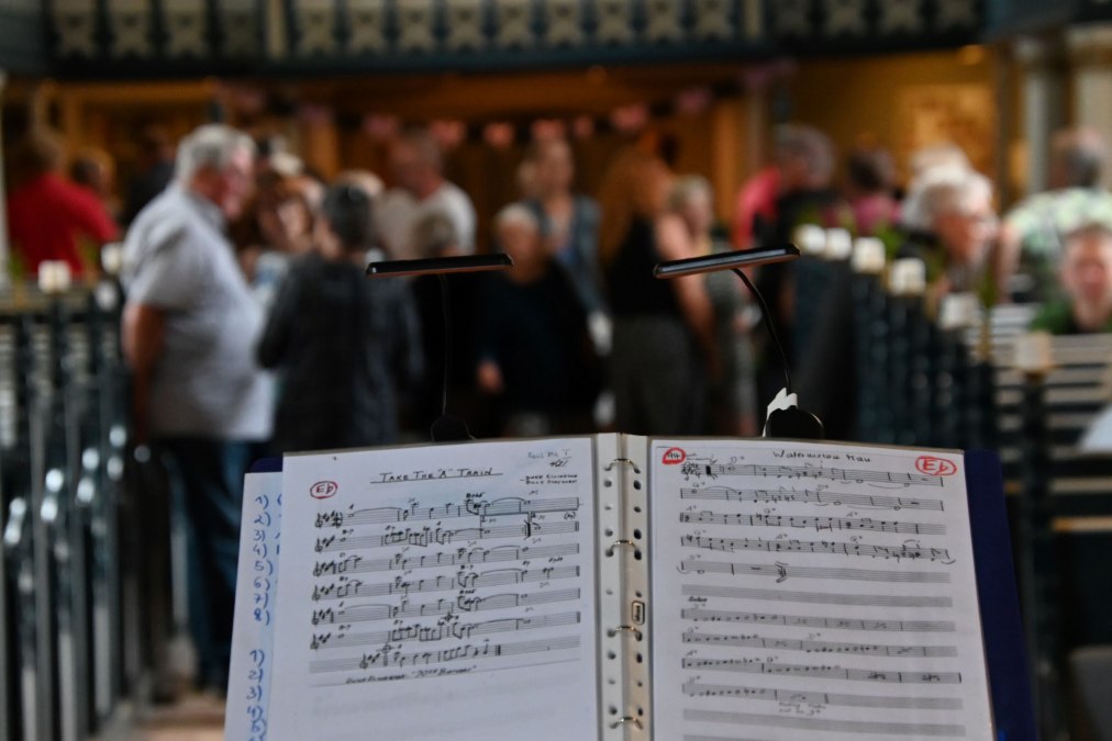 Widok z prezbiterium na kościół podczas przerwy w koncercie, © Förderkreis Kirche Damshagen/Sabrina Lampe