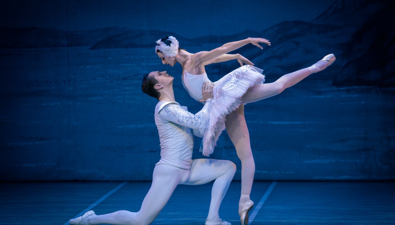 Foto van de balletvoorstelling van "Het Zwanenmeer, © Dietmar Scherf Foto van de balletvoorstelling van "Het Zwanenmeer, © Dietmar Scherf