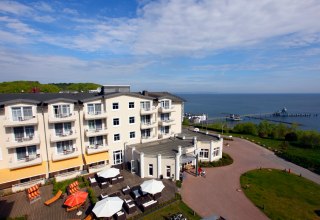 Hotelansicht mit Blick auf´s Meer // © Jochen Tack, Hotel Bernstein Hotelansicht mit Blick auf´s Meer // © Jochen Tack, Hotel Bernstein