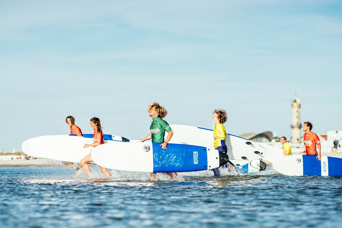 Surfing in groups, © Felix Gänsicke Surfing in groups, © Felix Gänsicke