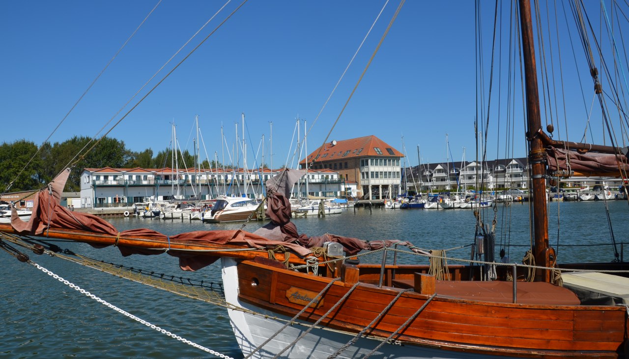 &copy; Hafen heute.JPG