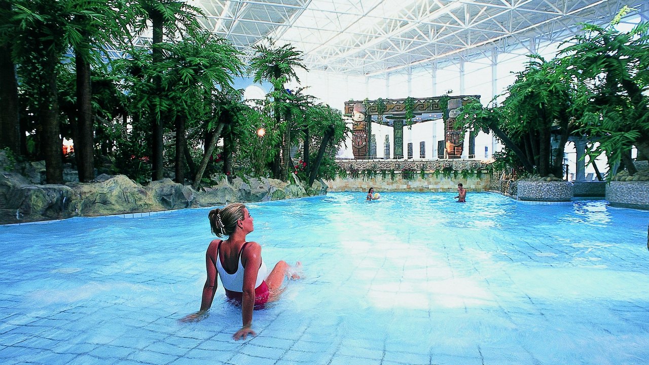 Het golfslagbad, een van de vele verschillende waterattracties // © HanseDom Stralsund GmbH Het golfslagbad, een van de vele verschillende waterattracties // © HanseDom Stralsund GmbH