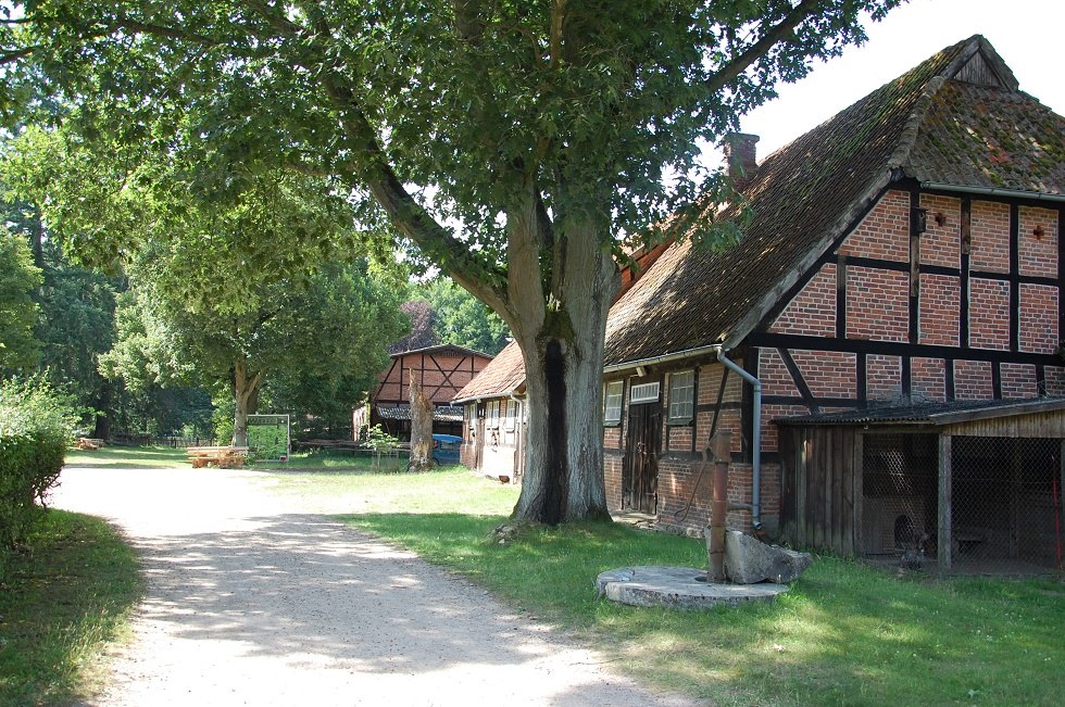 Zespół Forsthof z fontanną., © Gabriele Skorupski