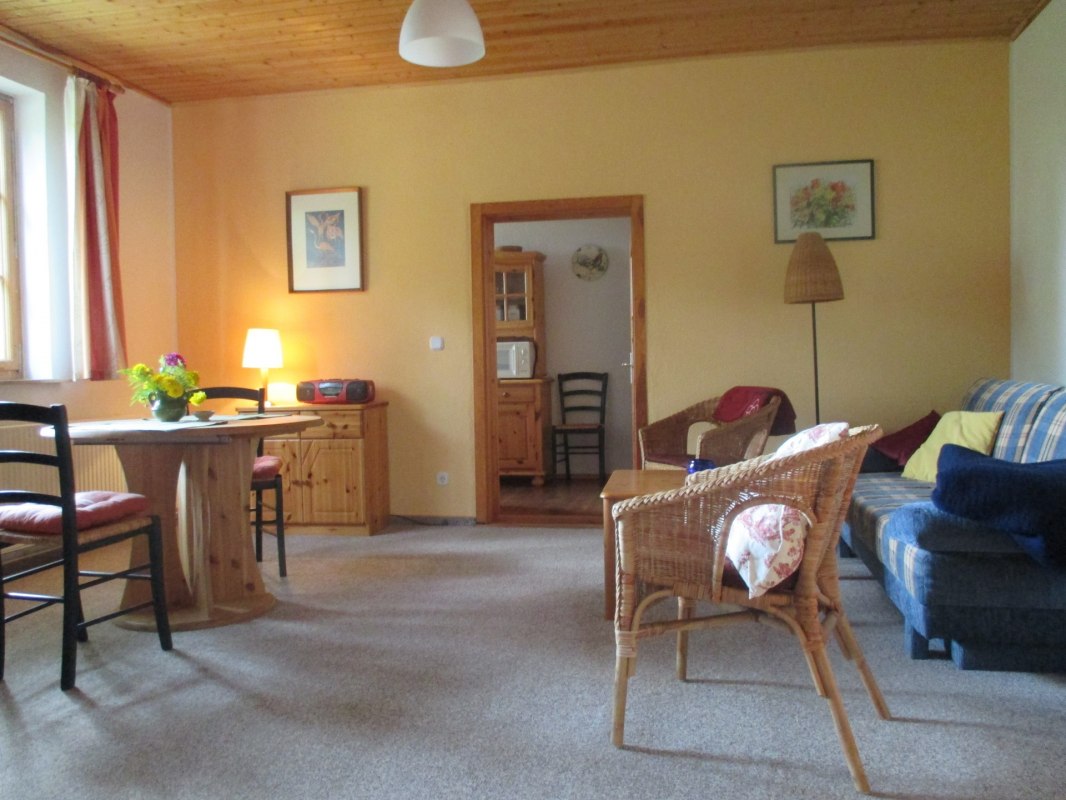 De woonkamer van de vakantiewoning Kirschbl&uuml;te, &copy; Ulrike Rosin