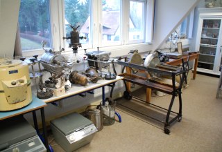 Ausstellungsraum mit technischen Ger&auml;ten zur Entwicklung und Herstellung von veterin&auml;ren Impfstoffen // &copy; Franziska Hagen/Verein UNS RIEMS