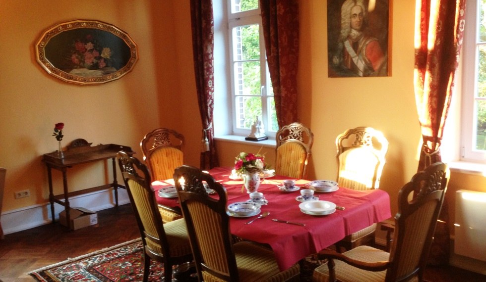 Zicht in de woonkamer van de vakantiewoning "Plantage, © Schloss Pütnitz