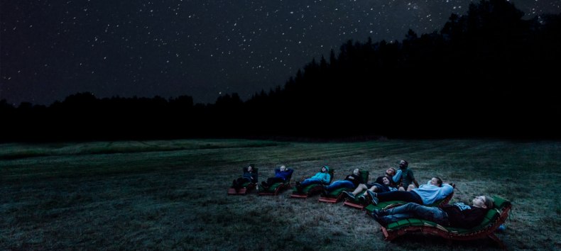 Rozgwieżdżone niebo nocą nad Nossentiner Schwinzer Heide