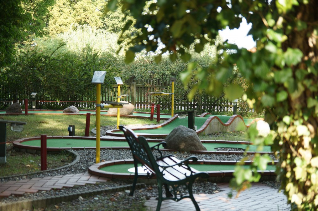 Pole do minigolfa w Koserow - zabawa dla całej rodziny, © Minigolfanlage Koserow