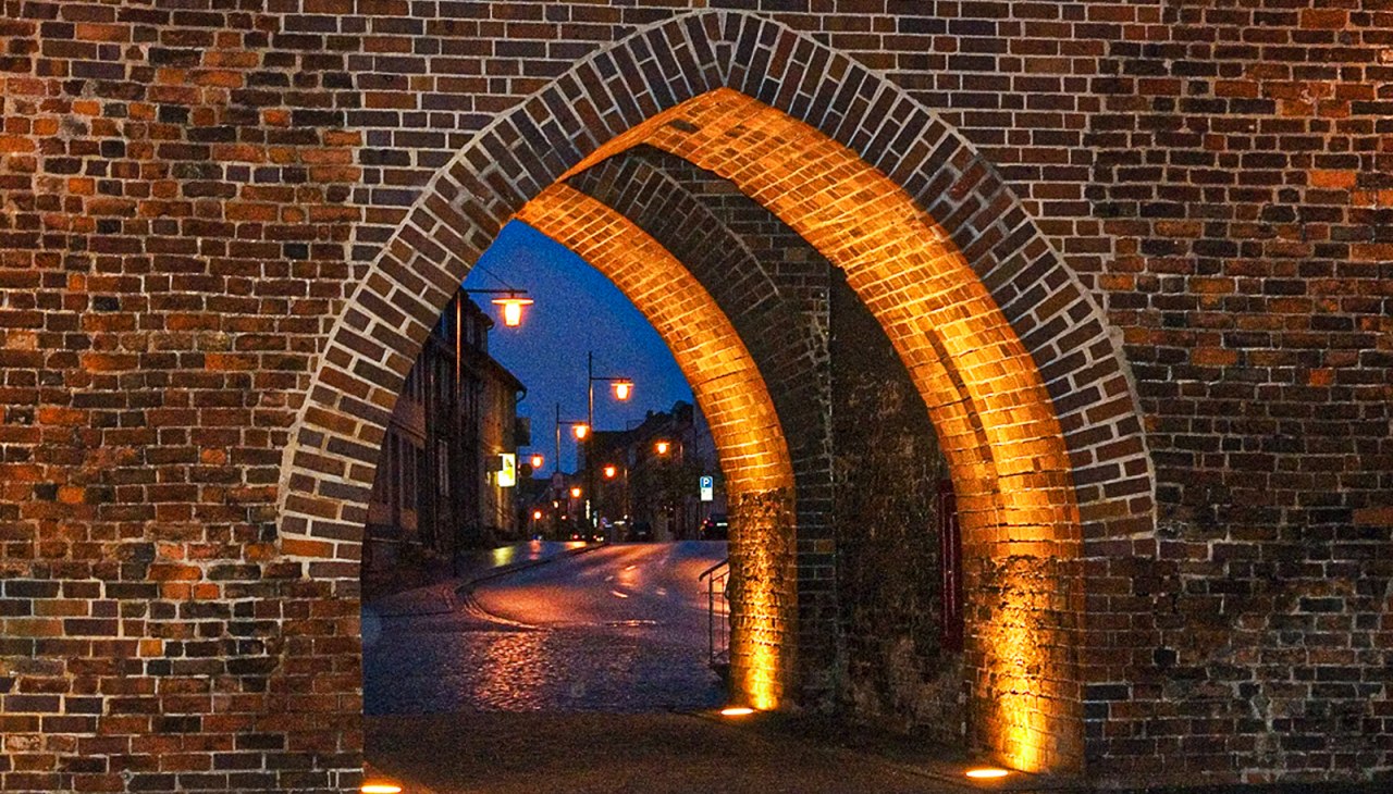 rostocker-tor-historische-abendfuerung-2011-RDG-2, © Stadt Ribnitz-Damgarten rostocker-tor-historische-abendfuerung-2011-RDG-2, © Stadt Ribnitz-Damgarten