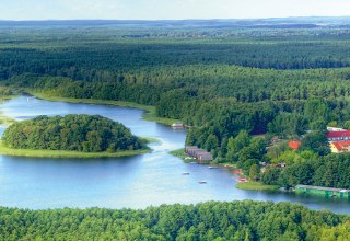 Park wakacyjny Mirow położony jest nad jeziorem Granzow - wakacyjnym rajem dla rodzin., © Ferienpark Mirow GmbH