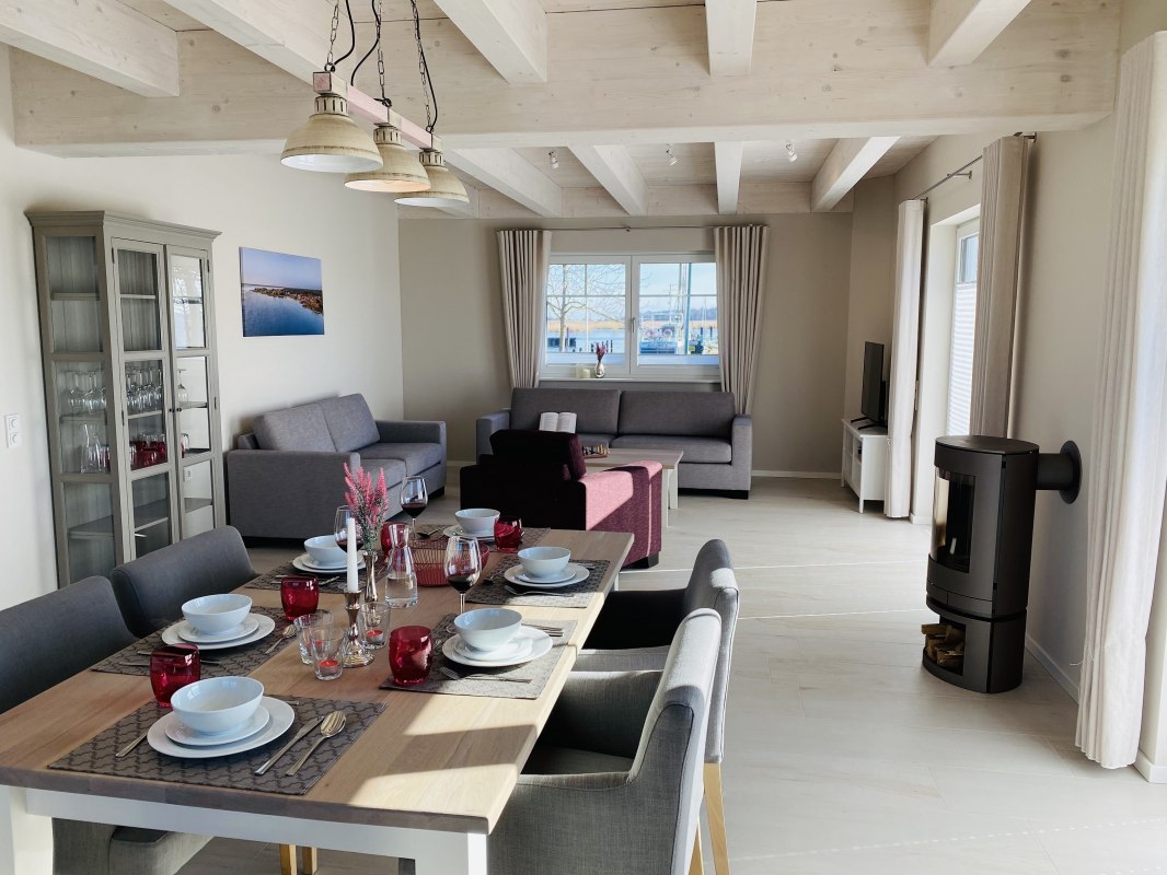 Salon i jadalnia // &copy; Resort Stettiner Haff