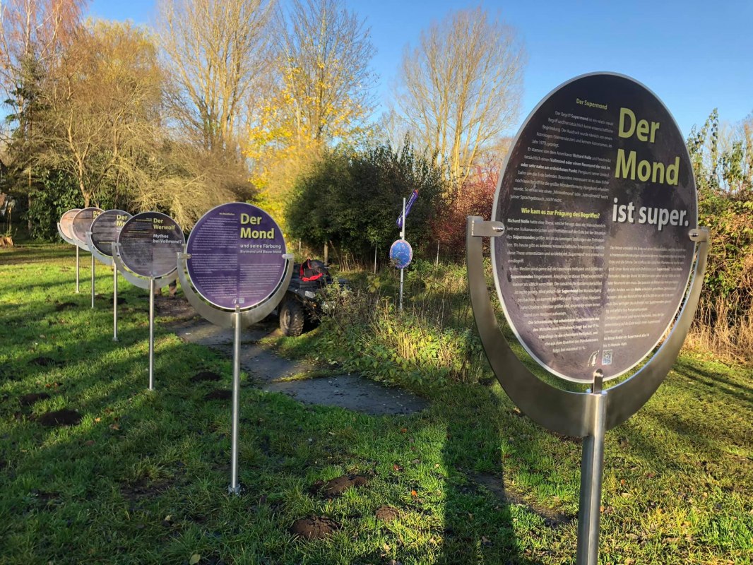 ... much worth knowing about the moon // &copy; Mecklenburger ParkLand