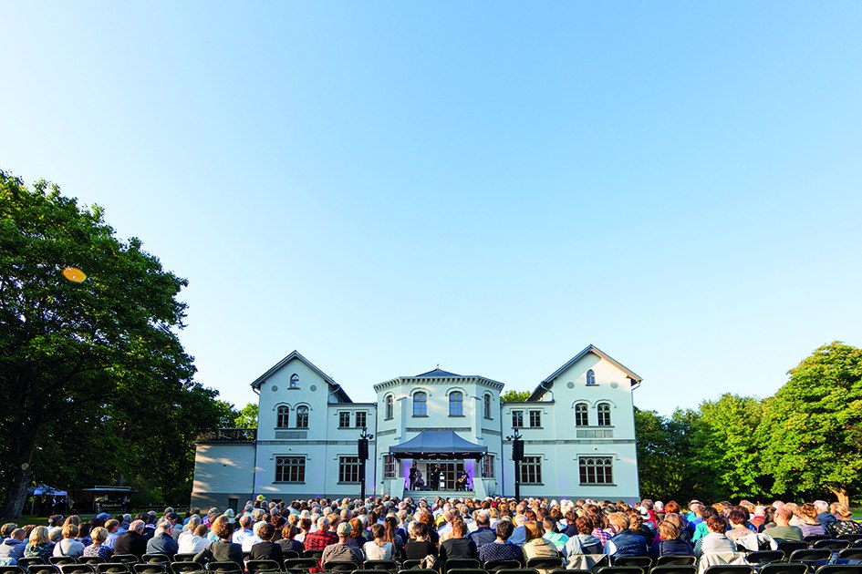 Concert in the park of Schwiessel Castle // © Oliver Borchert Concert in the park of Schwiessel Castle // © Oliver Borchert