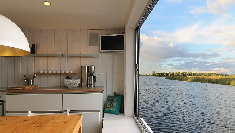 Uitzicht op de Prerow stroom vanuit de keuken, © Andrea Schulz