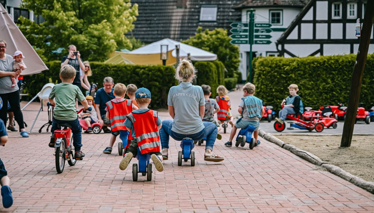 Bike and bobby car rally at Familotel Borchard's Rookhus, © Familotel Borchard's Rookhus
