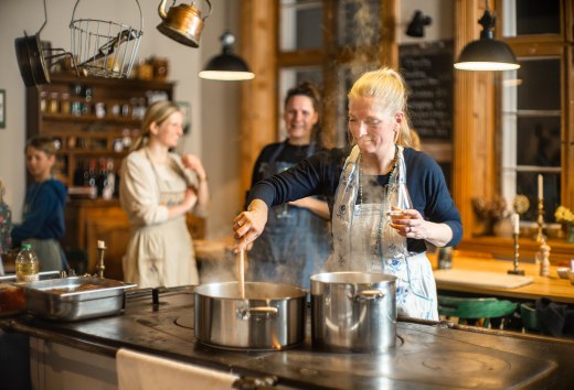 De gezellige avonden nodigen je uit om samen te koken in de historische oven, © TMV/Gross