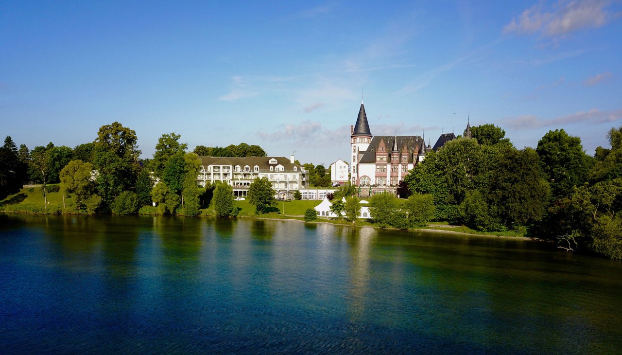 Het Seehotel Schloss Klink ligt direct aan de Müritz, © Seehotel Schloss Klink