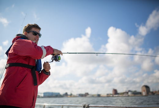 Boorplezier bij het vissen op de Boddenwateren of de Oostzee in Mecklenburg-Vorpommern // © MV-T/Laeufer Boorplezier bij het vissen op de Boddenwateren of de Oostzee in Mecklenburg-Vorpommern // © MV-T/Laeufer