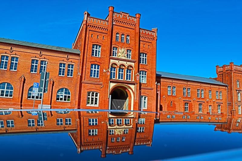 spiegelung_finanzamt-2, &copy; Welterbeverein Schwerin