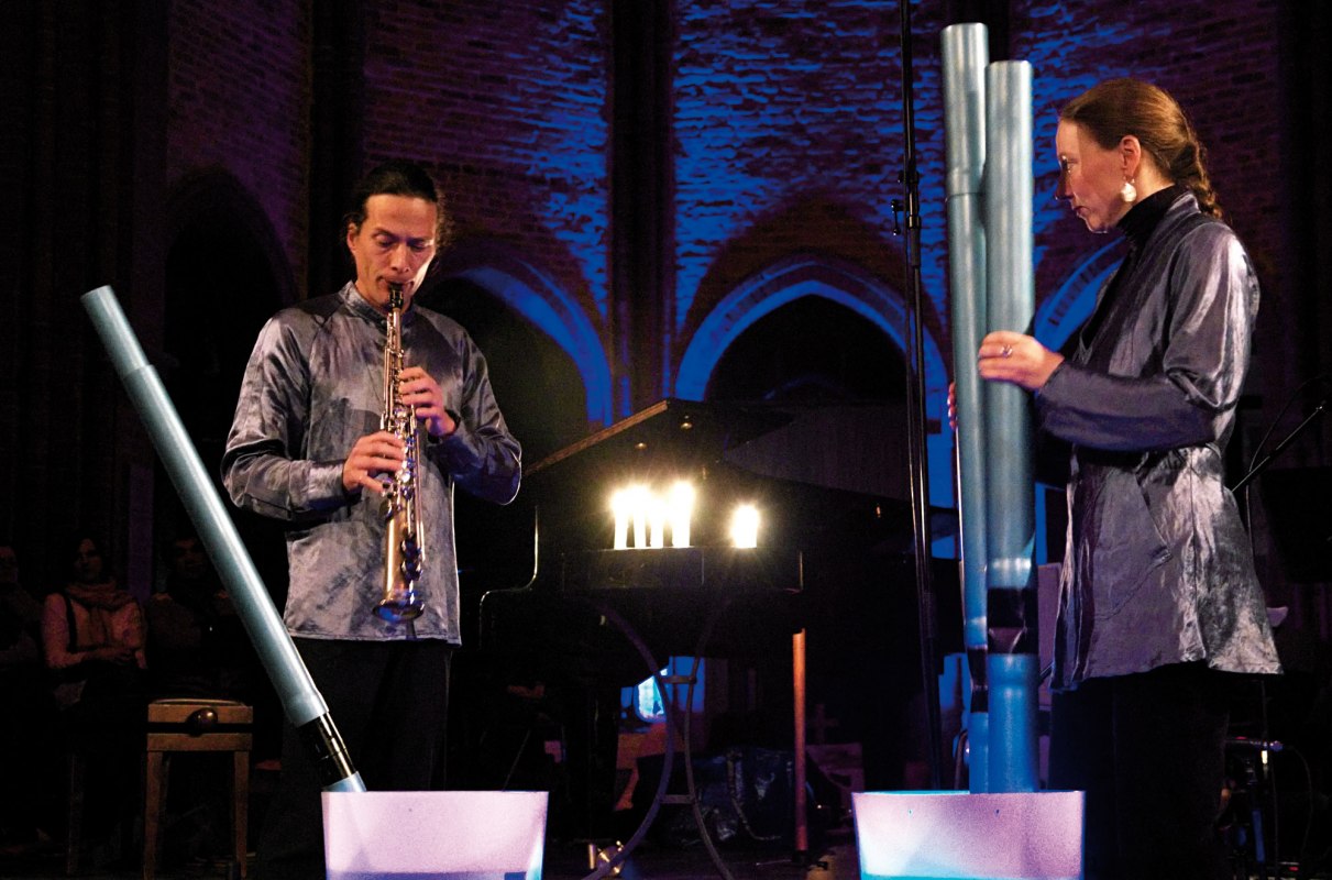 Gert Anklam und Beate Gatscha mit Saxophon und Wasserstichorgel // &copy; Liquid Soul