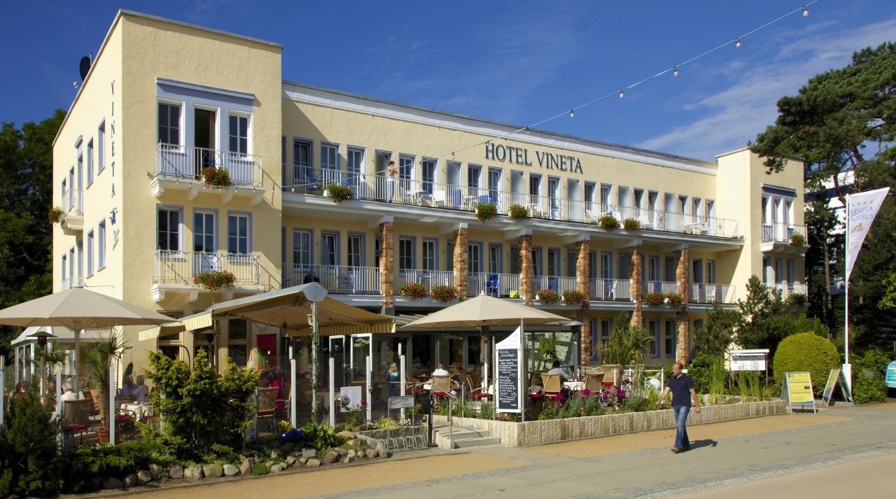 Directly on the beach promenade - parent house of Vineta Hotels. // © Vineta Hotels Directly on the beach promenade - parent house of Vineta Hotels. // © Vineta Hotels