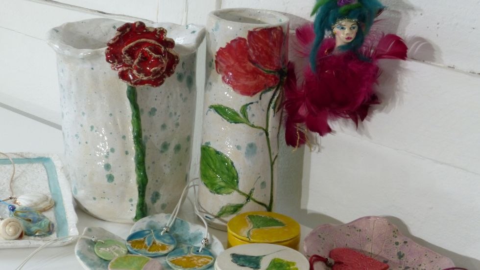 Vazen, juwelendoosjes, enz., &copy; Andrea Budde, Rugensee