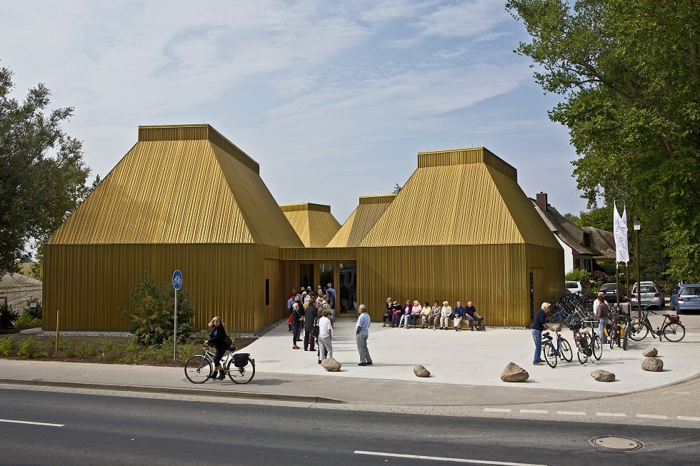 Kunstmuseum Ahrenshoop, buitenaanzicht, © Kurverwaltung Ahrenshoop · Foto voigt&kranz UG, Prerow
