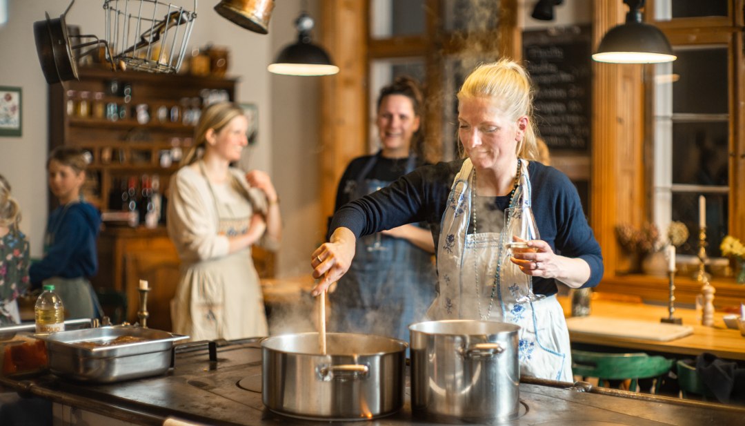 De gezellige avonden nodigen je uit om samen te koken in de historische oven, © TMV/Gross