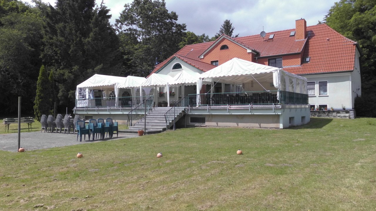 Dworek Friedrichshof - taras słoneczny // &copy; Herrenhaus Friedrichshof