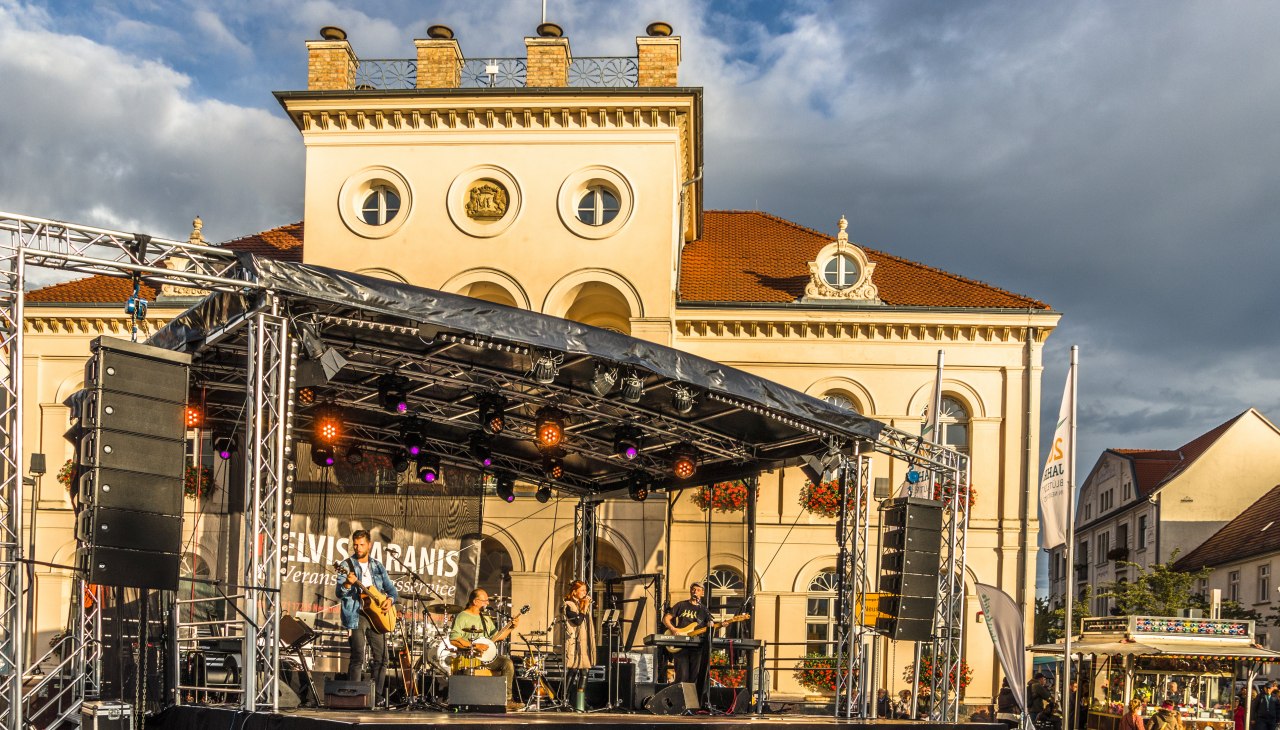 Noc sztuki i zakup&oacute;w, &copy; Stadt Neustrelitz/ Baganz