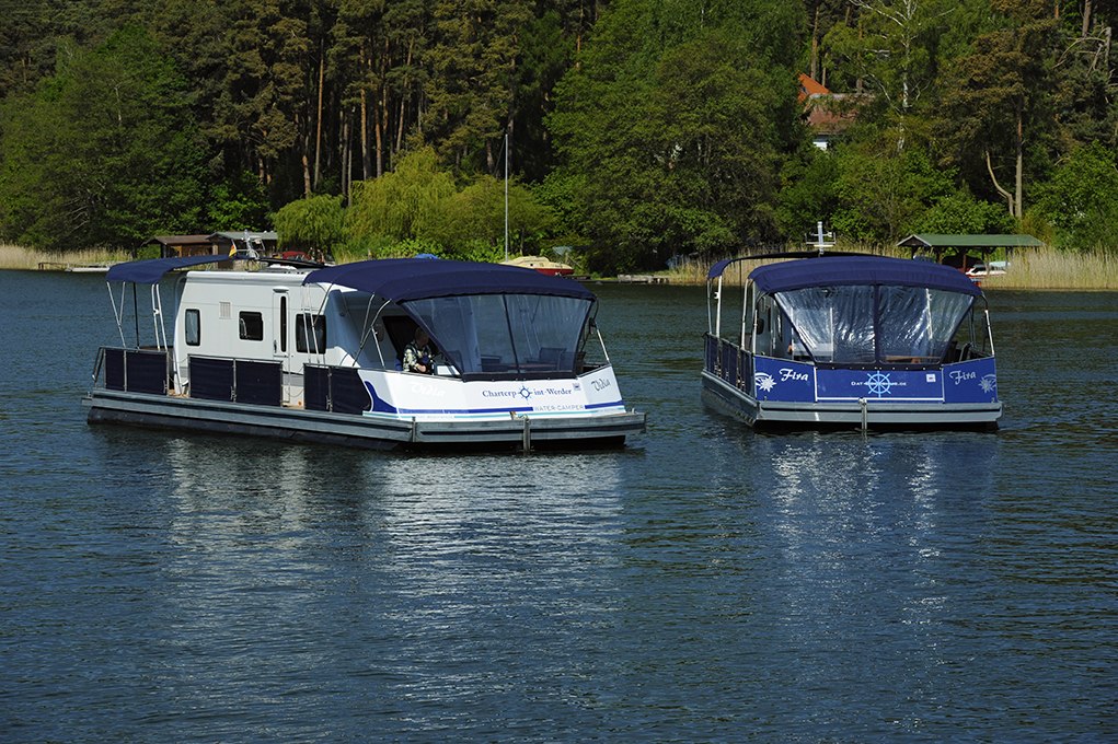 Łódź kempingowa, © CHARTERPOINT MÜRITZ Łódź kempingowa, © CHARTERPOINT MÜRITZ