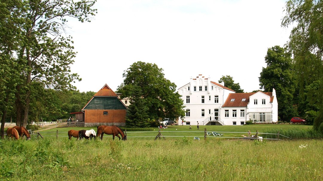 Widok na łąkę ze stawem, © Gutshaus Gramkow