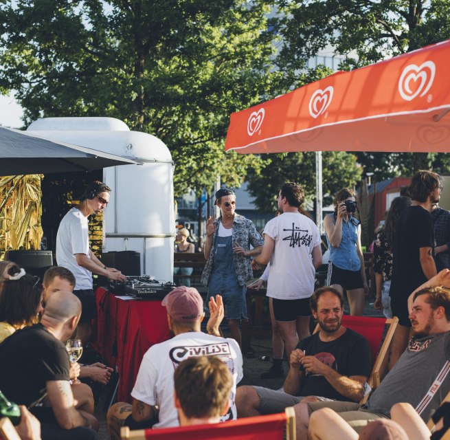 &copy; Rico Burnecki