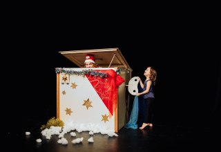 Magdalena von Rhoden spielt &bdquo;Weihnachtslieder aus der Kiste&ldquo; // &copy; TheresaLangeFotografie