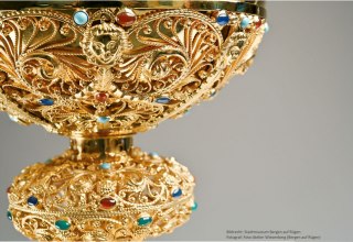 Since June 10, 2017, the Bergen auf Rügen City Museum has been displaying the magnificent exhibit, a replica of the Romanesque Last Supper chalice - made in the goldsmith's workshop of Frank Neitmann, Bergen auf Rügen., © Bildrecht: Stadtmuseum Bergen auf Rügen/ Stadt Bergen auf Rügen | Fotograf: Bernd Wiesenberg