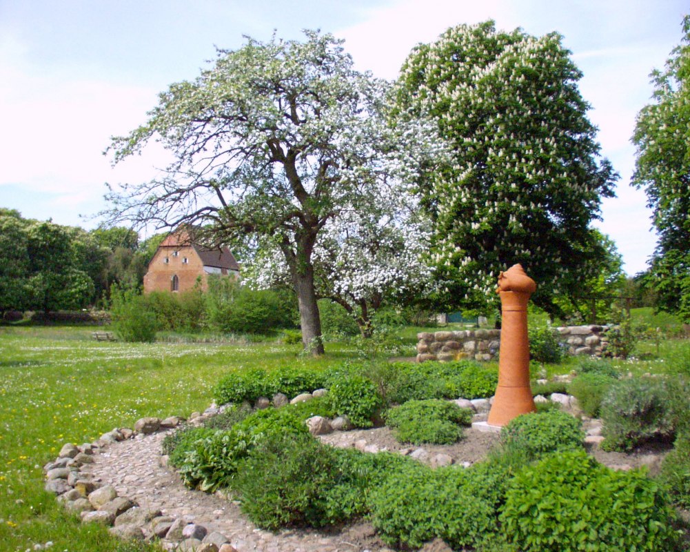 Herb snail and rose garden in the meadow park, © Förderverein der Heimat- und Kulturpflege Walkendorf Herb snail and rose garden in the meadow park, © Förderverein der Heimat- und Kulturpflege Walkendorf
