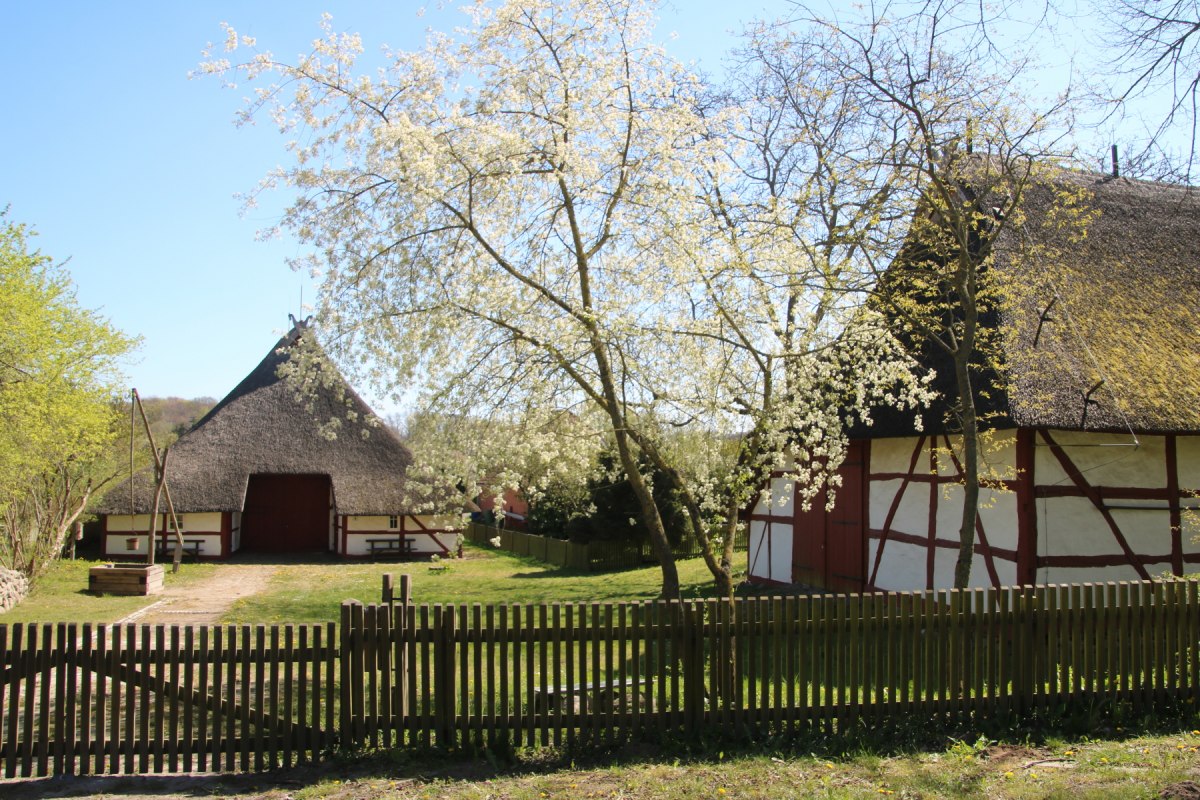 Hufe 1 z dolnoniemieckim domem halowym i stodołą - Freilichtmuseum Schwerin-Mue&szlig;, &copy; Fred-Ingo Pahl