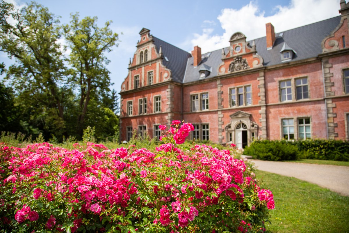 Exterior view of Bernstorf Castle // © Hospiz Schloss Bernstorf Exterior view of Bernstorf Castle // © Hospiz Schloss Bernstorf