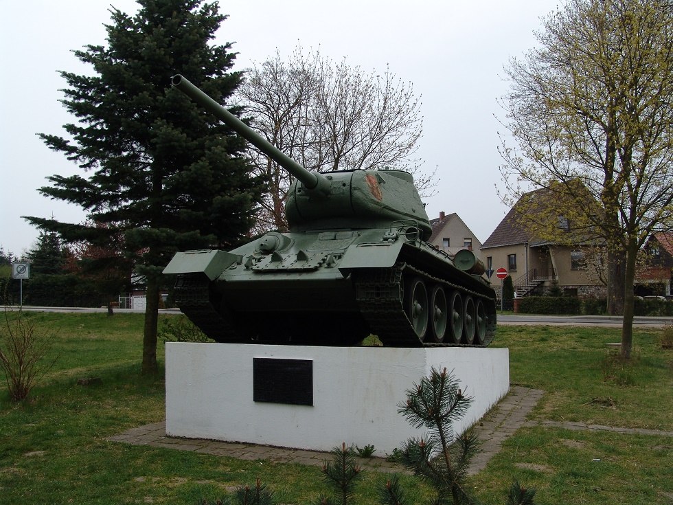 Pomnik czołgu w Lalendorf - rosyjski czołg T-34 // © B. Fischer Pomnik czołgu w Lalendorf - rosyjski czołg T-34 // © B. Fischer