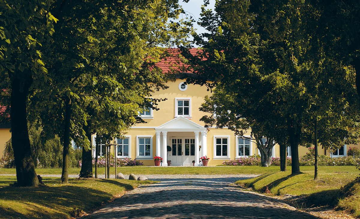 Stolpe GutshausAllee Kopie, © Gutshaus Stolpe
