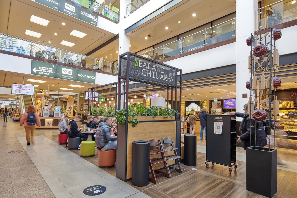 Shopping at Schwerin Castle Park Center, &copy; Schlosspark Center Schwerin