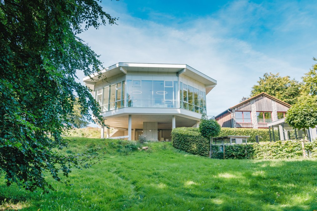 Przeszklona hala eventowa Oktagon Schloss Ranzow, © Schloss Ranzow / FotoArt Mirko Boy Przeszklona hala eventowa Oktagon Schloss Ranzow, © Schloss Ranzow / FotoArt Mirko Boy