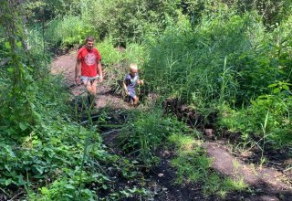 Familie im BarfussPfad von Plau am See // © Kletterpark Plau am See Familie im BarfussPfad von Plau am See // © Kletterpark Plau am See