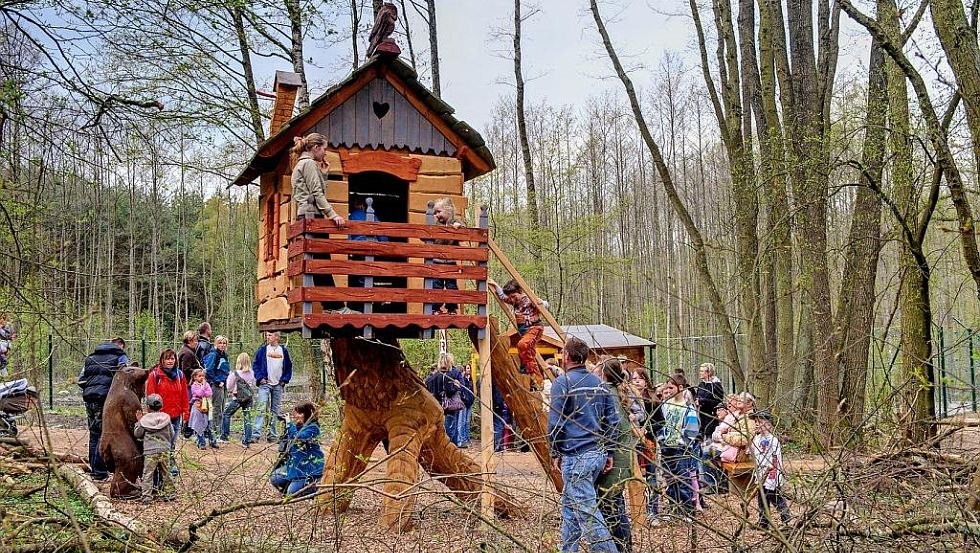 Hexenhaus Spielplatz - BÄRENWALD Müritz, © BÄRENWALD Müritz/Sabine Vielmo