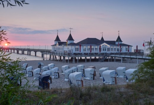 The pier in Ahlbeck invites you to romantic evening walks, &copy; TMV/Grundner
